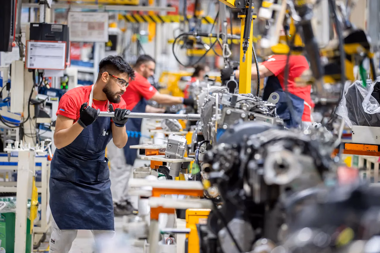 ¿Qué sindicato defiende la industria automotriz?