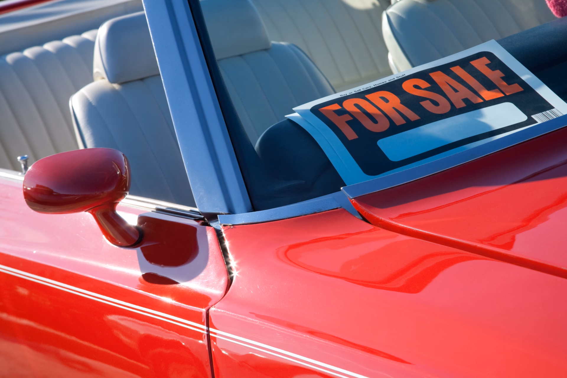 ¿Qué pasa si un vehículo está a nombre de una persona fallecida?