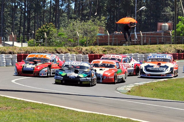 ¿Cuál es el número de teléfono de la oficina corporativa de Summit Racing?