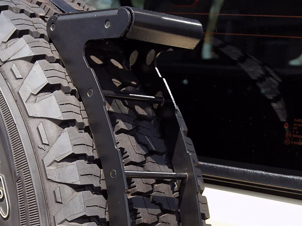 ¿Cómo se llama la pieza que va sobre la rueda del auto?