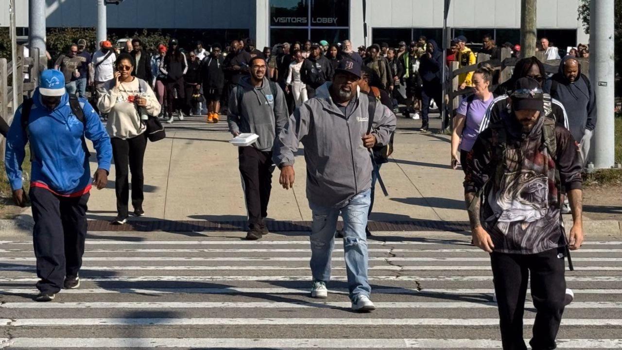 ¿Qué empresa automotriz está despidiendo empleados?