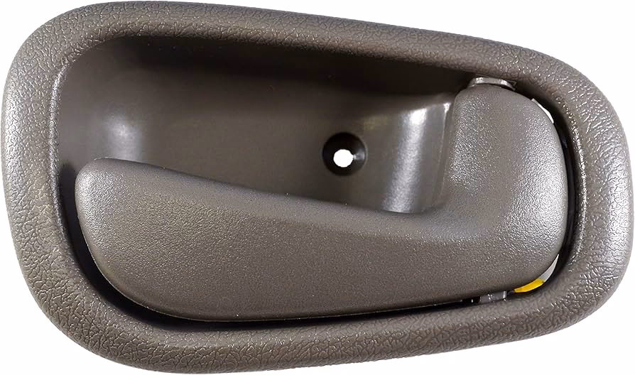 ¿Cómo se llama la parte interior de la puerta de un coche?