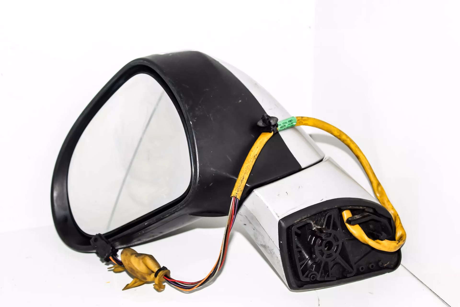 ¿Cuanto cuesta reparar un espejo retrovisor?