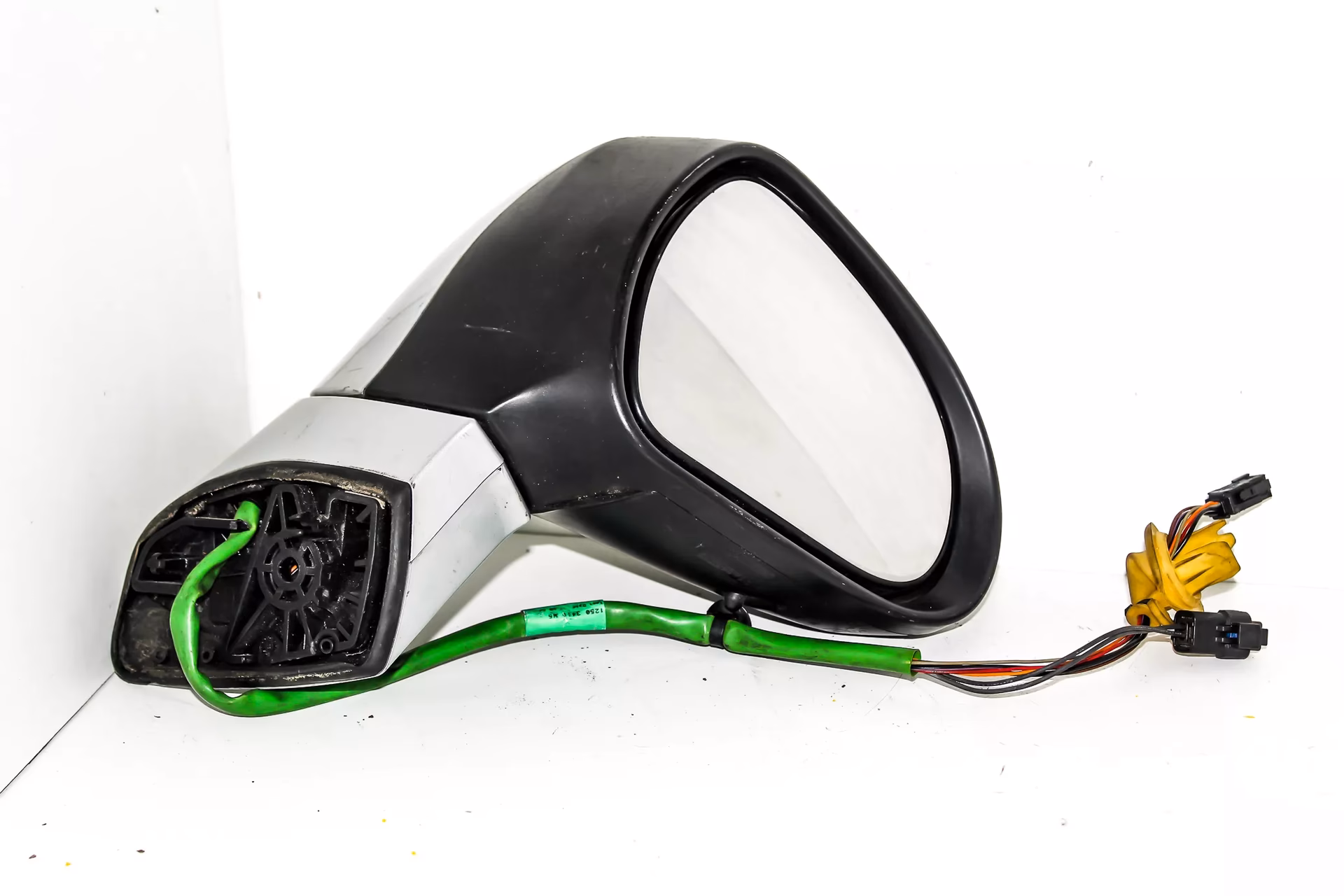 ¿Puedes reemplazar un espejo retrovisor tú mismo?