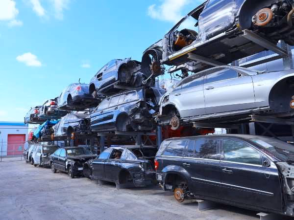 ¿Quién fabrica las piezas de Mercedes-Benz?