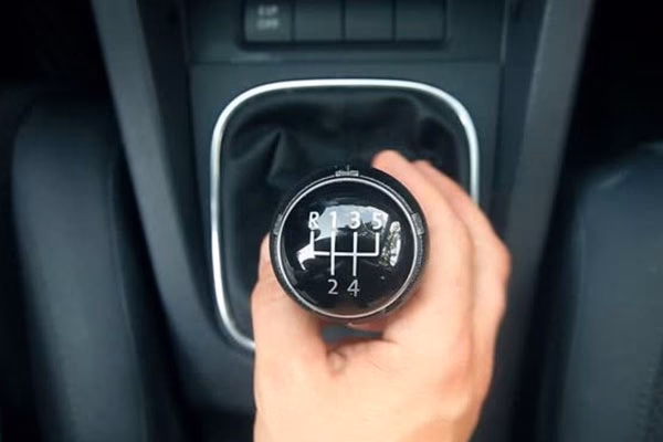 Who makes the Acura Auto?