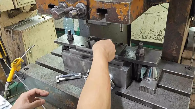 ¿Puedes estampar chapa metálica?