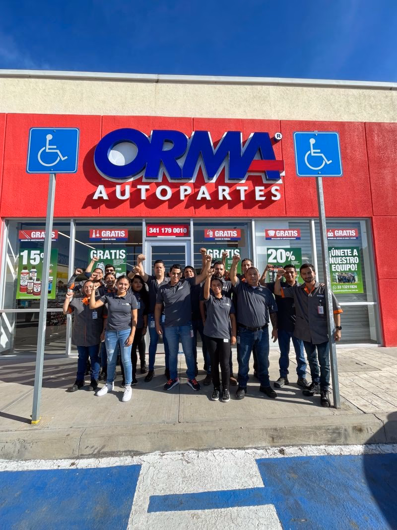 ¿Quién es el CEO de Auto Parts Group?