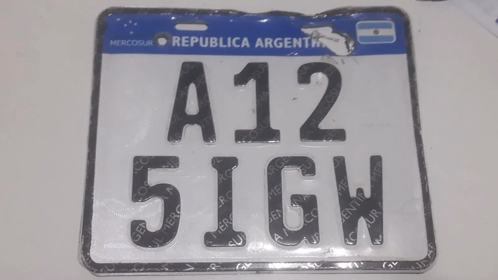 ¿Cómo son las patentes de las motos argentinas?