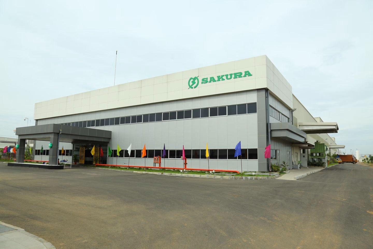 Is Sakura dating anyone?